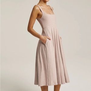 Beyond Yoga Featherweight at the Ready Square Neck Dress